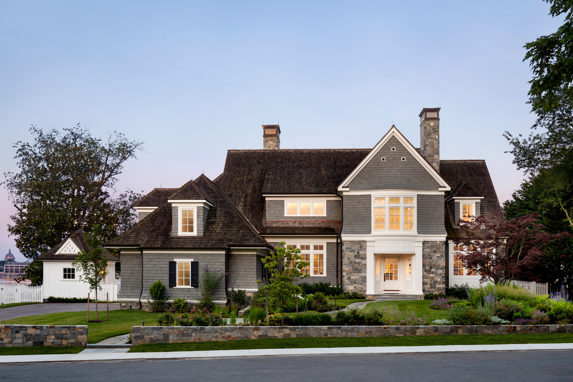 annapolis-waterfront-home-overlooks-the-severn-river